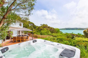 Moonlight Bay Magic - Raglan Holiday Home